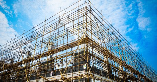 Setor da Construção Aquece com Novos Projetos Residenciais, mas Foco no Luxo Persiste