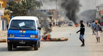 Greve de taxistas em Luanda degenera em vandalismo e leva à suspensão da paralisação