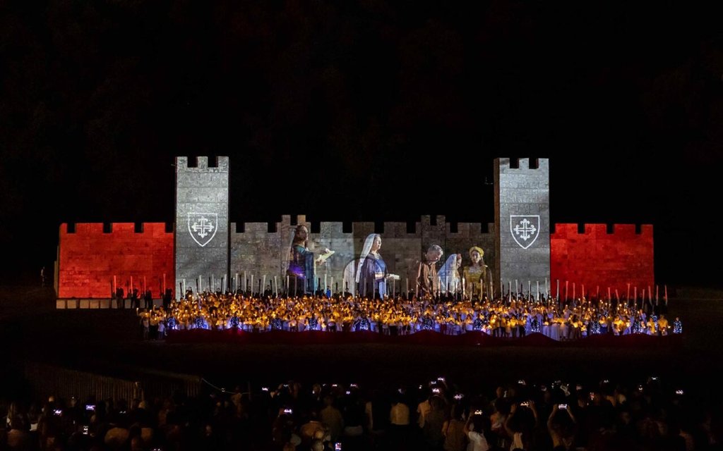 Viagem Medieval em Terra de Santa Maria atrai multidões com recriação histórica