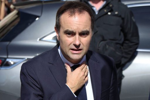 La reconduction de Lecornu : une piste rapidement critiquée et abandonnée