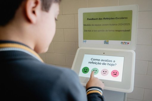 Alunos de Santa Maria da Feira Avaliam Refeições Escolares Através de Terminais Interativos