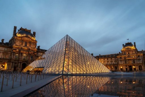 Vol au Louvre : Un commando dérobe des joyaux de la Couronne