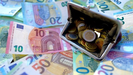 Aumento das Pensões em 2026 Gera Debate sobre Apoios Pontuais vs.

Reforços Permanentes