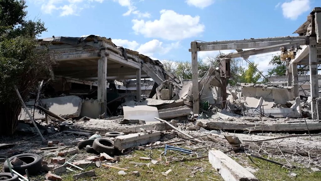 Rússia intensifica ofensiva em Donetsk enquanto decorrem negociações