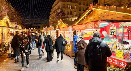 Les festivités de Noël s'installent à Marseille avec patinoire et piste de luge sur le Vieux-Port