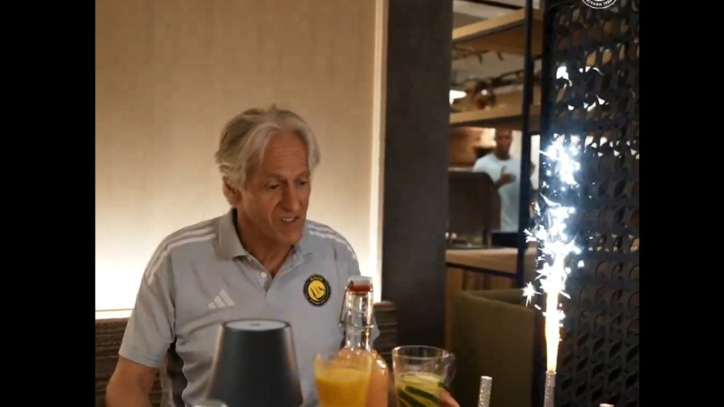 Ronaldo renova contrato com o Al Nassr até 2027