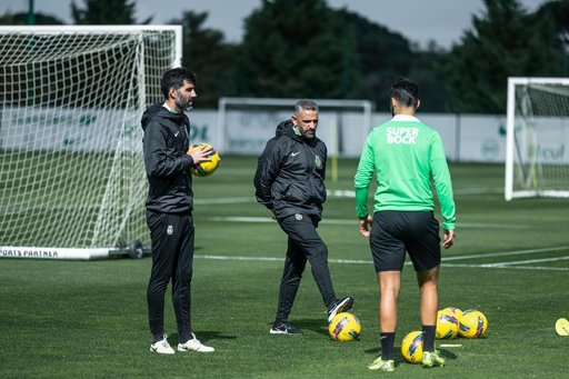 Crise de Lesões no Sporting Alarga-se à Formação com Afastamento de João Simões