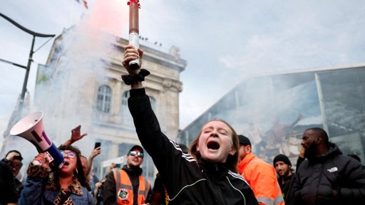 Protestas masivas en Francia contra recortes presupuestarios del gobierno