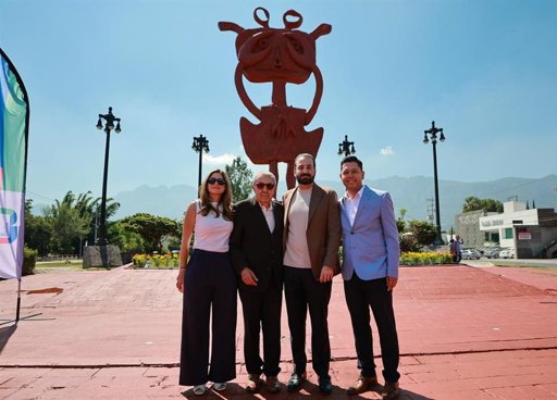Inauguran la monumental escultura “Niña Cangrejo” en San Pedro