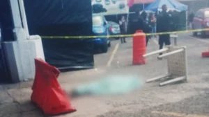 Asesinan a vigilante en mercado 'La Fayuca' de Puebla; detienen a cuatro sospechosos