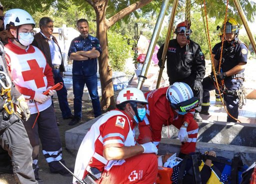 Monterrey despliega operativo especial en panteones por el Día de Muertos