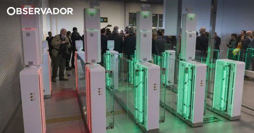 Governo Pondera Suspender Controlo de Fronteiras no Natal para Evitar Caos nos Aeroportos