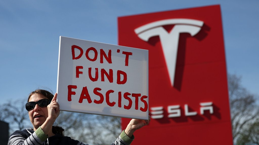 Apoio de Elon Musk a Trump afeta fidelidade e vendas da Tesla