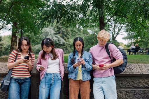 Emmanuel Macron envisage d'interdire les réseaux sociaux aux moins de 15 ou 16 ans