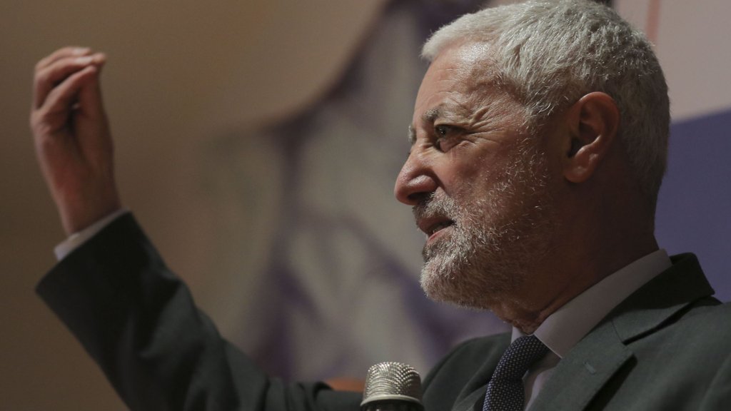 Sampaio da Nóvoa retira-se da corrida presidencial por falta de condições para uma candidatura plural