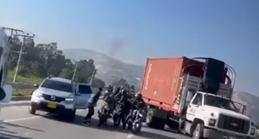 Delincuencia innovadora: Banda utiliza una ambulancia para simular una emergencia y asaltar un tractocamión