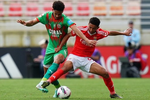 Jogo Marítimo-Benfica B adiado e posterior empate isola madeirenses na liderança
