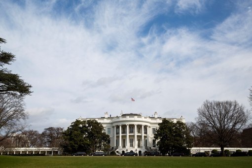 Conflicto con la prensa: restricciones en el Pentágono y demandas por difamación