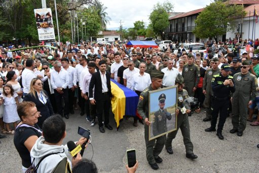 Colombia despide con honores a los 13 policías caídos en Amalfi