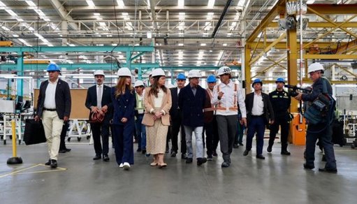 Colombia inicia producción local de buses eléctricos en alianza con Hino, BYD y Superpolo