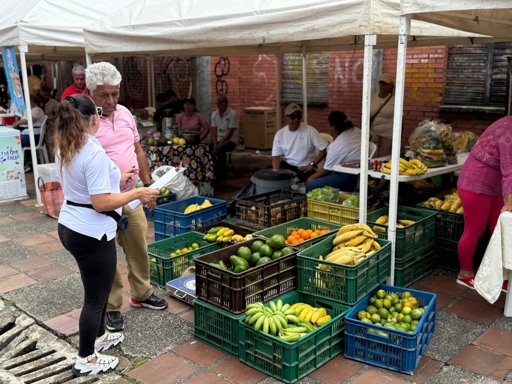 Mercados campesinos en el Quindío revitalizan la economía local y dignifican la labor agrícola