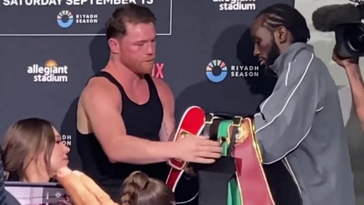 El gesto de respeto de Crawford: Devuelve los cinturones a 'Canelo' tras la pelea