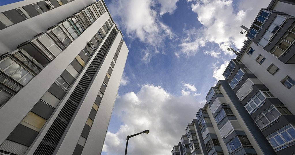 Especialistas e Políticos Exigem Plano de Emergência para a Habitação