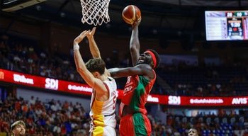 Neemias Queta com Lesão Ligeira na Anca Afasta-o da Preparação do Eurobasket