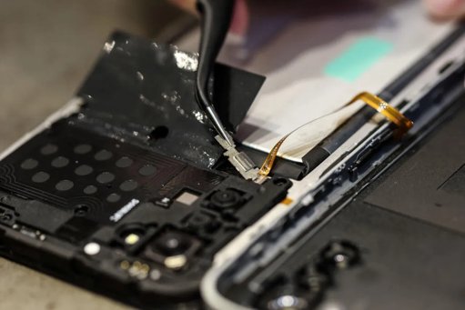 iFixit lance une application mobile avec une IA pour guider les réparations