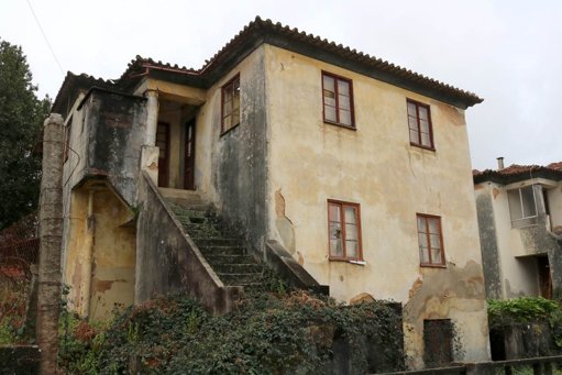 Milhares de casas devolutas no interior contrastam com a falta de habitação acessível