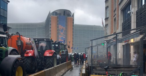 UE reforça salvaguardas agrícolas no acordo com Mercosul sob protesto dos agricultores