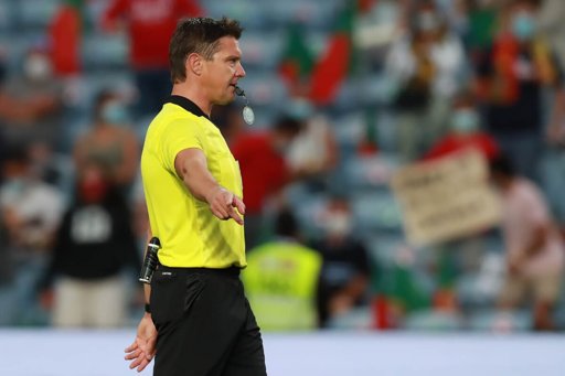 UEFA nomeia árbitros esloveno e neerlandês para os jogos de FC Porto e SC Braga