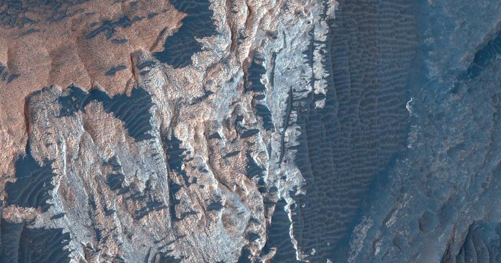 Novo mineral descoberto em Marte sugere atividade vulcânica recente