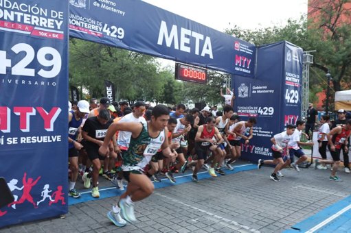 Monterrey celebra su 429 aniversario con actos cívicos y una carrera masiva
