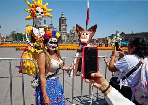 La Mega Procesión de Catrinas Inunda la CDMX de Tradición y Color