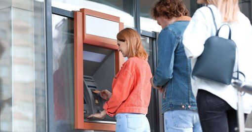 Contas de serviços mínimos bancários crescem quase 10% e ultrapassam as 258 mil