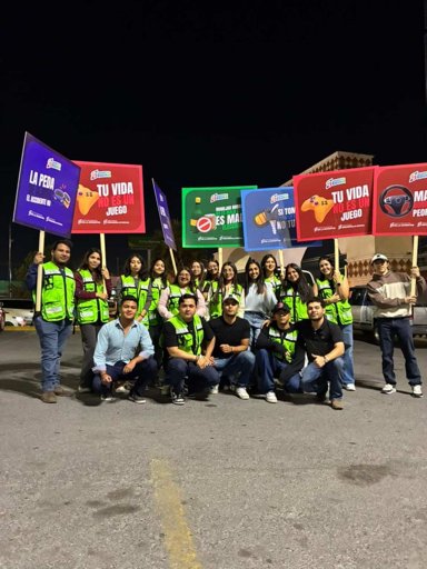 Jóvenes de Saltillo Lideran Campaña de Conciencia Vial en Cruceros de la Ciudad