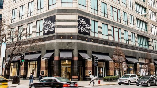 Saks Global enfrenta posible bancarrota y cambia de CEO tras fusión con Neiman Marcus