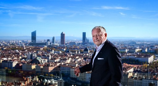 À Lyon, l'homme d'affaires Jean-Michel Aulas caracole en tête des sondages face au maire écologiste Grégory Doucet