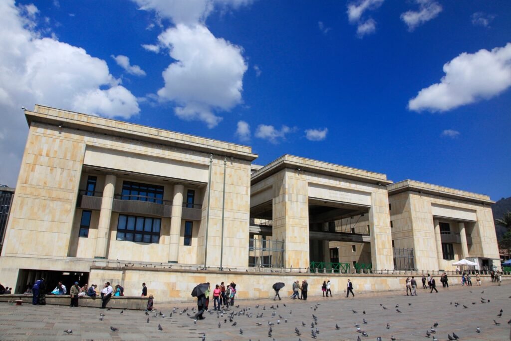 Condena histórica a Álvaro Uribe genera tensiones diplomáticas y pronunciamiento de la Corte Suprema