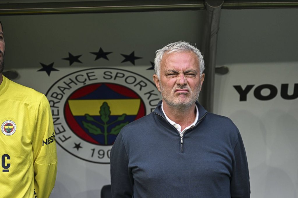 Duelo de gigantes na 3ª Pré-eliminatória: Fenerbahçe de Mourinho defronta Feyenoord