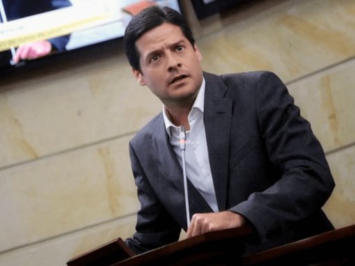 Mauricio Gómez Amín retira su precandidatura presidencial y adhiere a la campaña de Abelardo de la Espriella