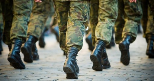 Le débat sur un service militaire relancé en France face au contexte international