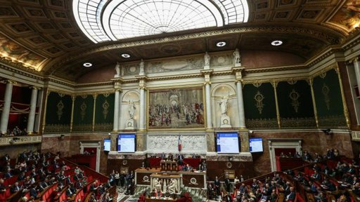 L'ultimatum du Parti Socialiste, arbitre de la survie du gouvernement
