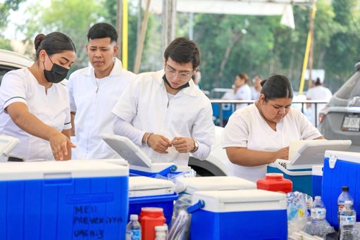Monterrey realiza jornada masiva de vacunación invernal en la Arena Monterrey