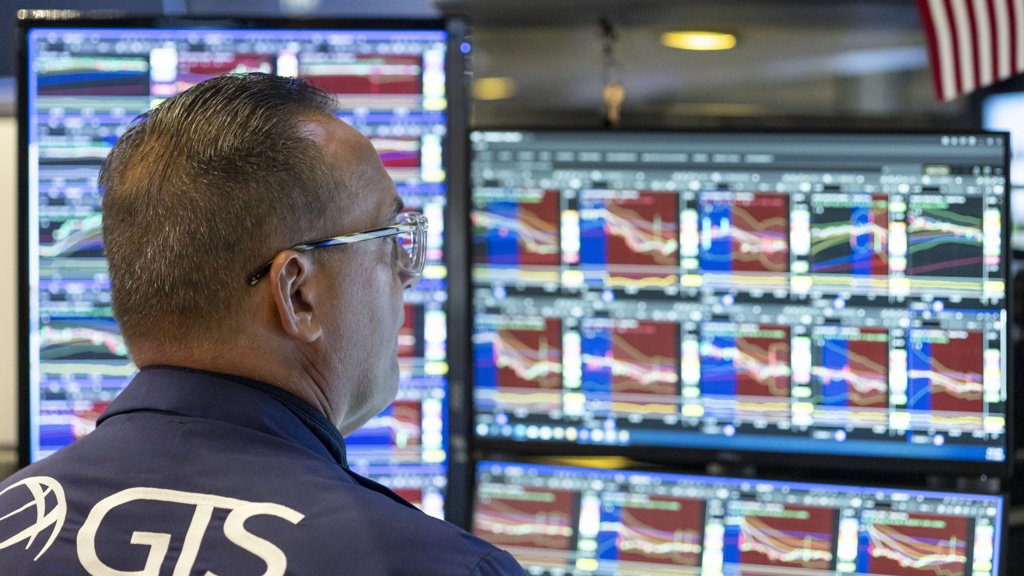 Wall Street fecha mista na véspera de resultados e notícias comerciais