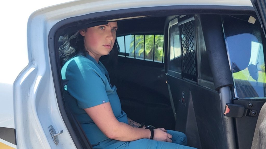 Falsa enfermeira detida na Flórida após tratar mais de 4.000 pacientes sem licença