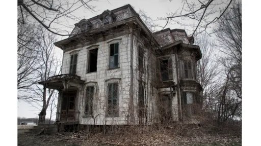 La Casa de las Apariciones: Un Pueblo Atemorizado por Fenómenos Paranormales