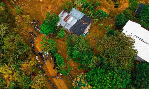 Autoridades demuelen construcciones ilegales en reserva forestal de Cali