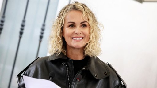 Laeticia Hallyday partage une rare photo de sa sœur Alcéa pour ses 18 ans